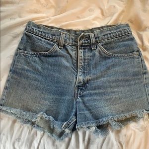Vintage Levi high waisted medium wash denim shorts